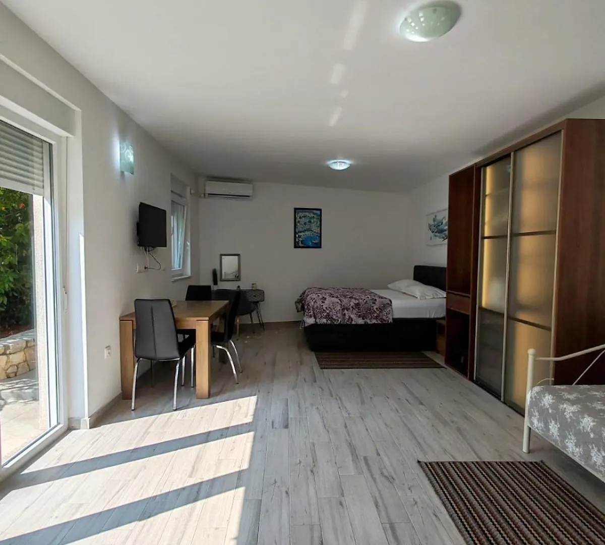 Faveria Apartments Amphitheater With Free Parking Pula Guest house